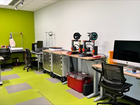 Picture of the Bethany Makerspace room showing available equipment