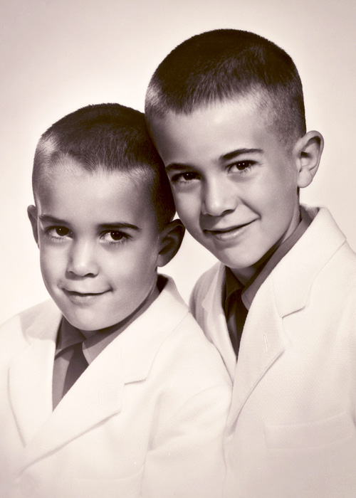 Photographic portrait of two unknown boys.