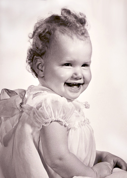 Photographic portrait of an unknown baby.