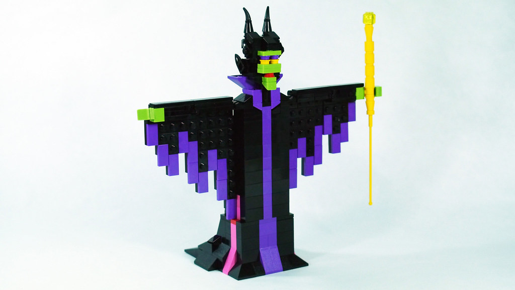 "LEGO MalMalificent | Disney Villain" by BRICK 101 is licensed under CC BY-NC-SA 2.0.