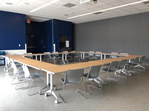 Meeting room 2 with square conference seating
