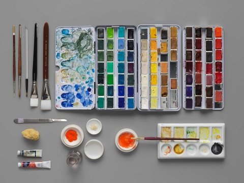 Picture of watercolor paints and brushes